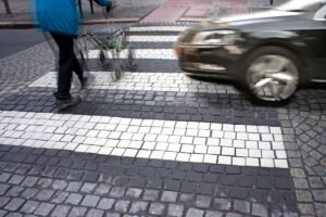Permis à points les autres infractions qui peuvent coûter cher refus de priorité à piétons régulièrement engagé