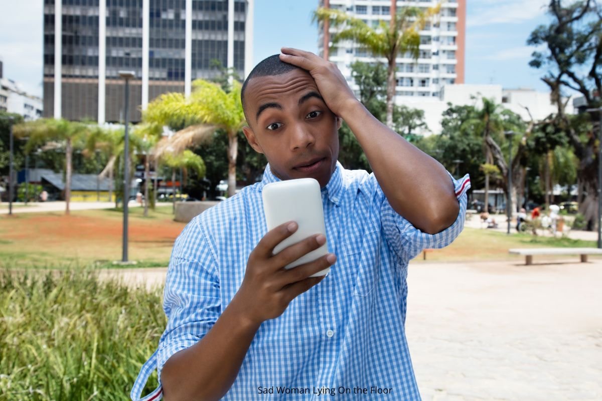 Smartphone affichant un faux SMS d'amende ANTAI, exemple d'arnaque par hameçonnage