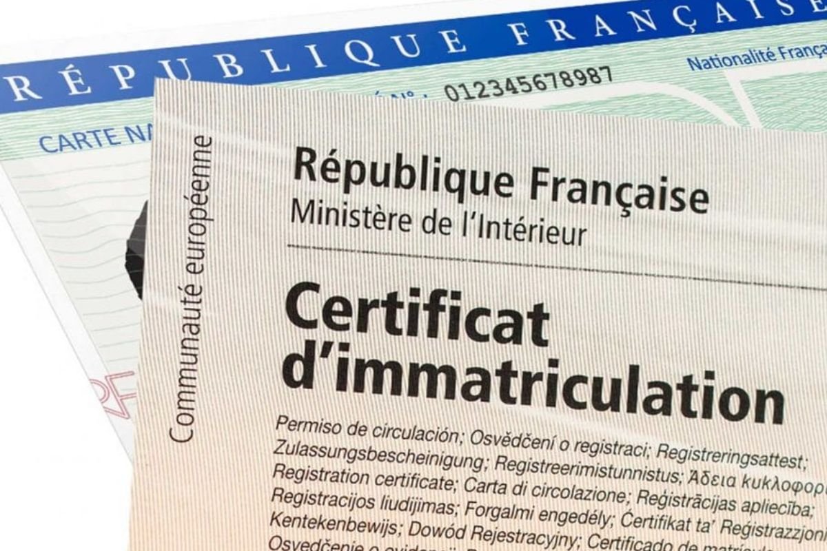 Certificat d'immatriculation français et carte nationale d'identité, documents nécessaires pour refaire une plaque